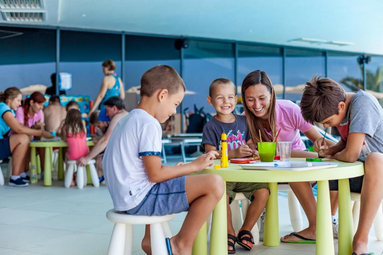 Medora Auri Family Beach Resort Podgora Exterior foto