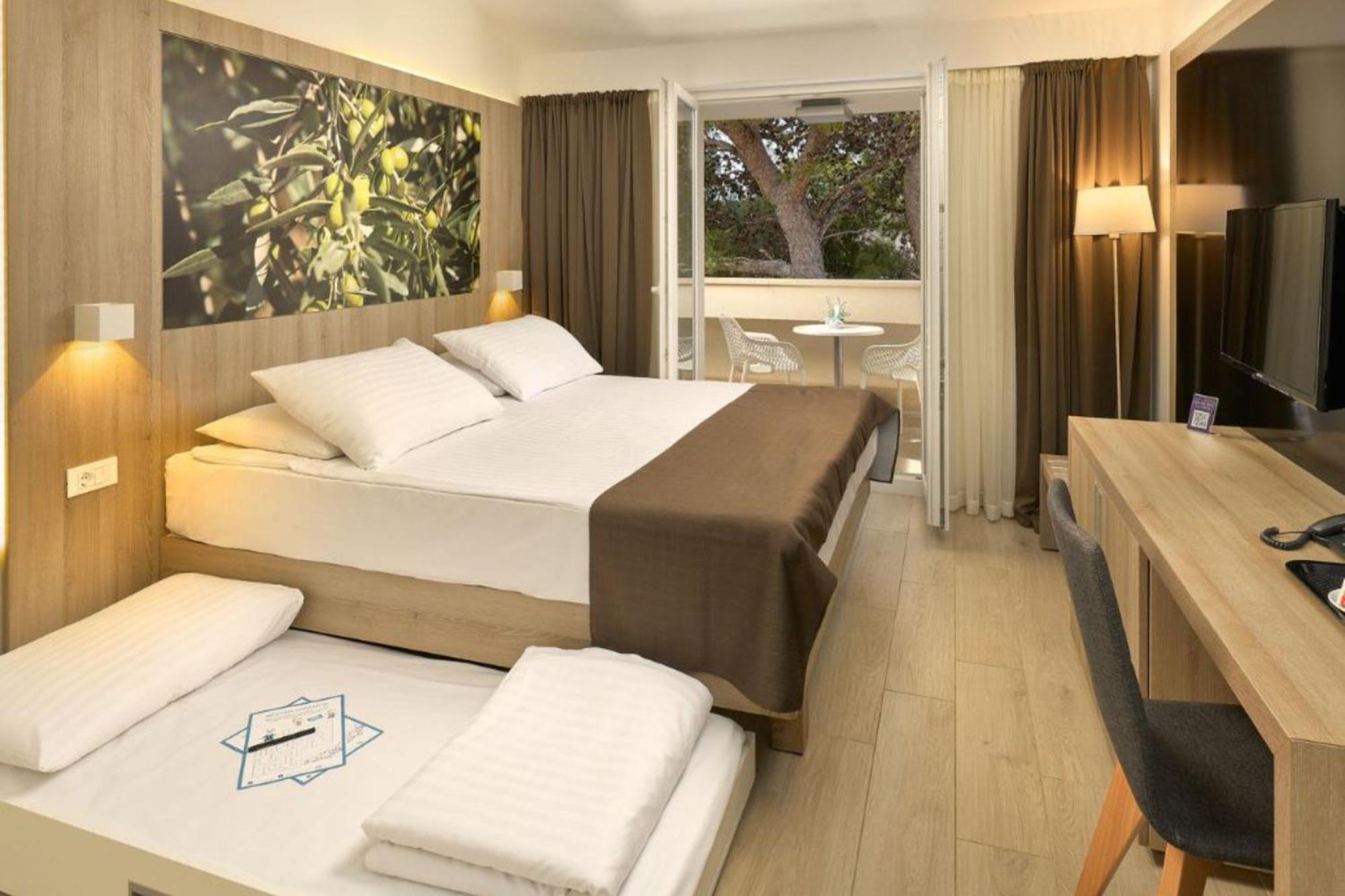 Medora Auri Family Beach Resort Podgora Exterior foto